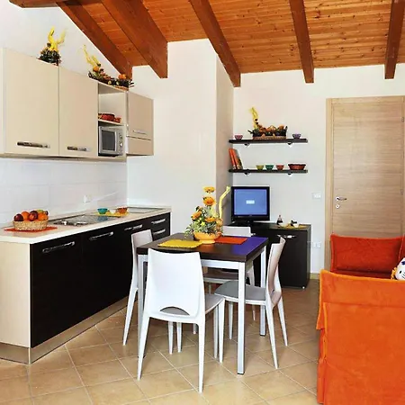 Club Village & Spiaggia Romea, شقة *