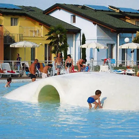 Club Village & Spiaggia Romea, شقة ليدو ديلي نازيوني