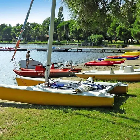 شقة Club Village & Spiaggia Romea, ليدو ديلي نازيوني